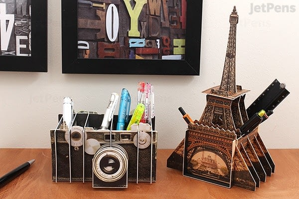 Vintage Camera: Stylish Storage for Your Pens, Pencils